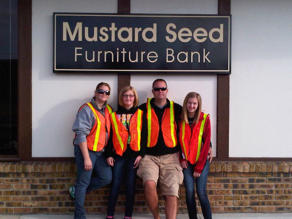 300156_225308854196143_1747036886_n